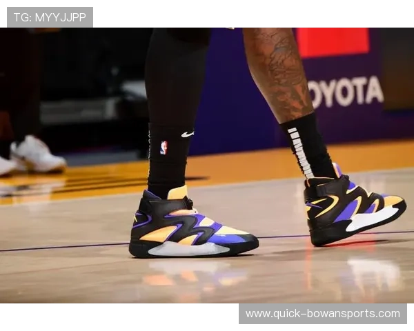 足球球星上脚潮鞋全解析明星球员街头风搭配与时尚潮流趋势